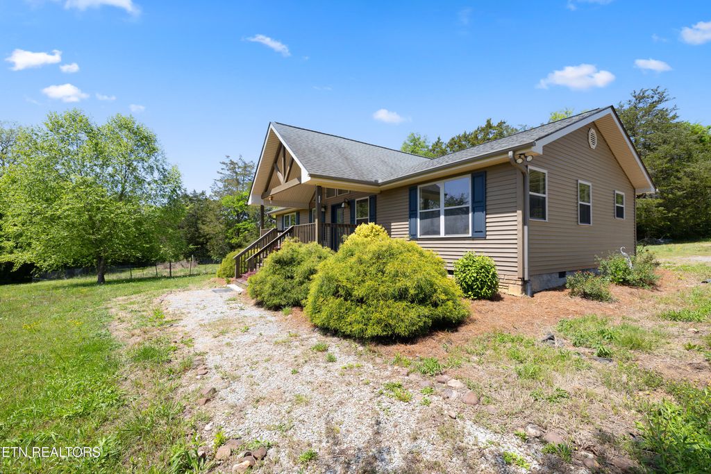 Photo of 1462 Sandy Ridge Rd, Dandridge, TN 37725 (MLS # 1338003)