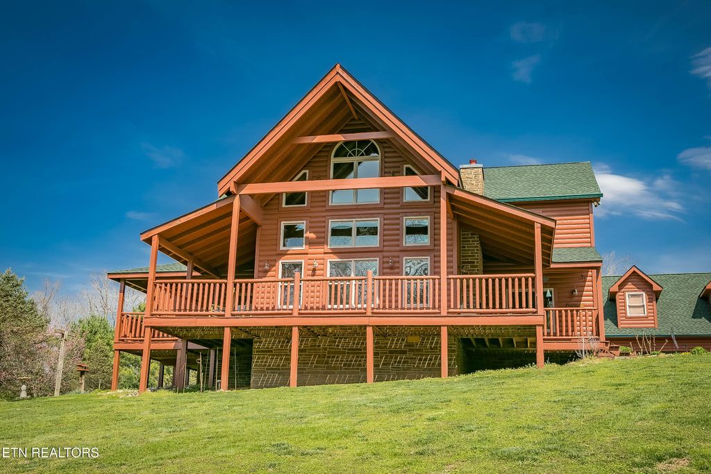Photo of 3385 Clear Valley Drive, Sevierville, TN 37862 (MLS # 1334775)