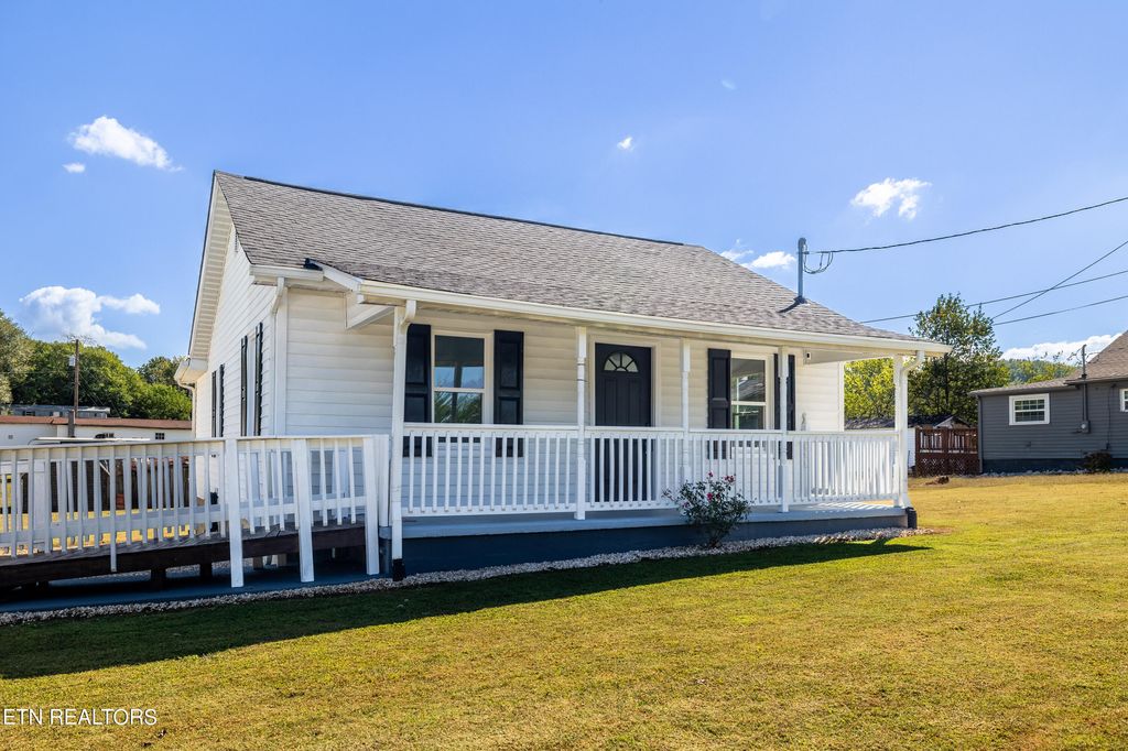 Photo of 323 Abrams St, Rockford, TN 37853 (MLS # 1237654)