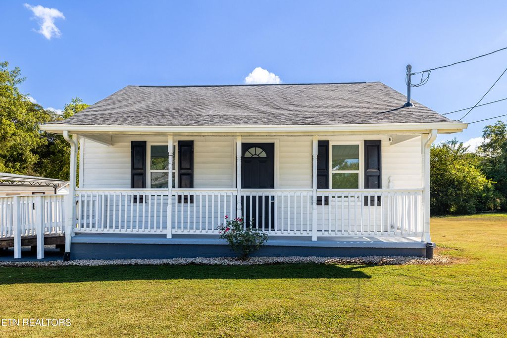 Photo of 323 Abrams St, Rockford, TN 37853 (MLS # 1237654)
