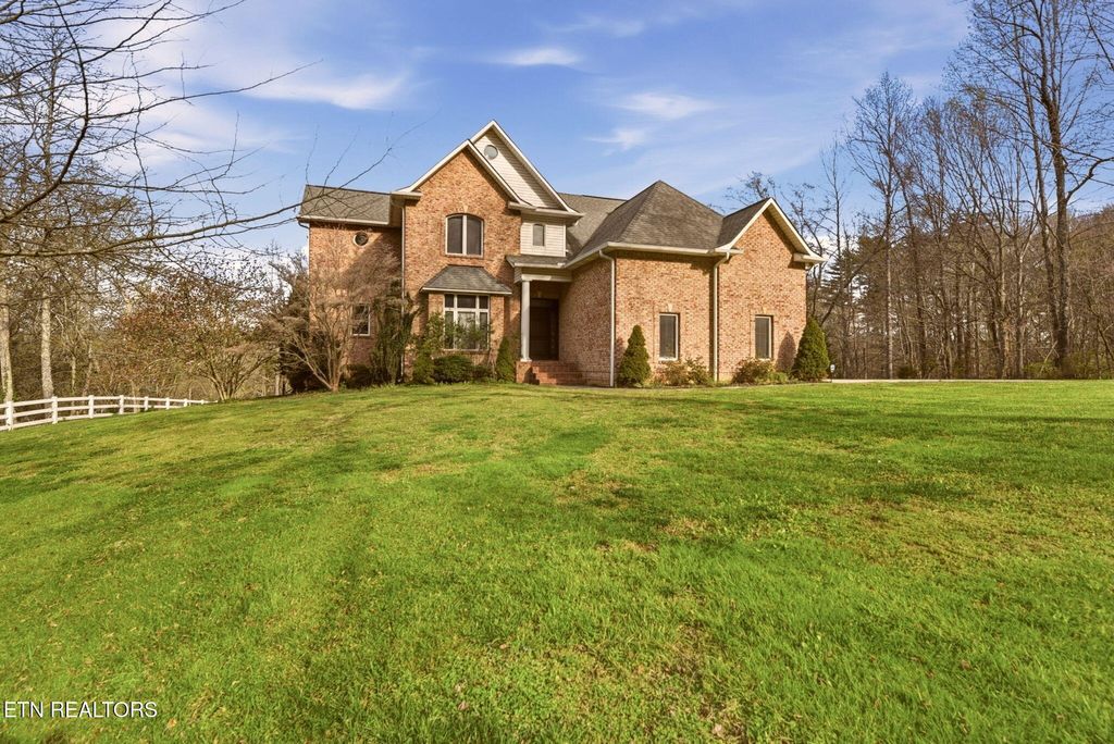 Photo of 117 Wiltshire Drive, Oak Ridge, TN 37830 (MLS # 1333985)