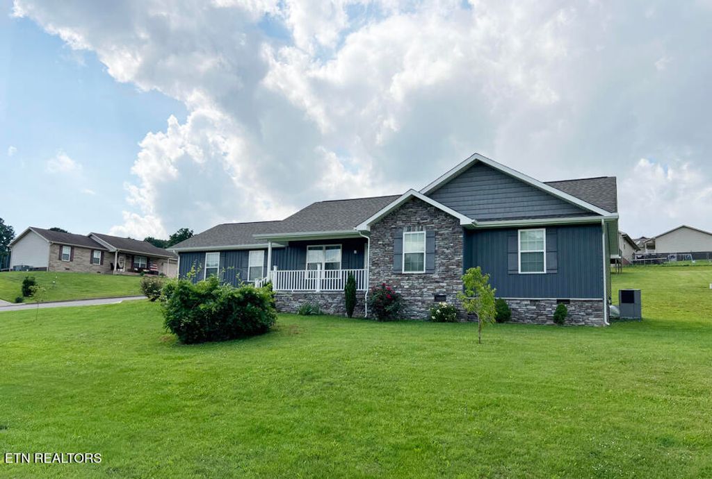 Photo of 198 Altina Circle, New Tazewell, TN 37825 (MLS # 1305414)