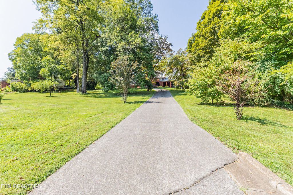 Photo of 1533 Springbrook Rd, Alcoa, TN 37701 (MLS # 1315513)