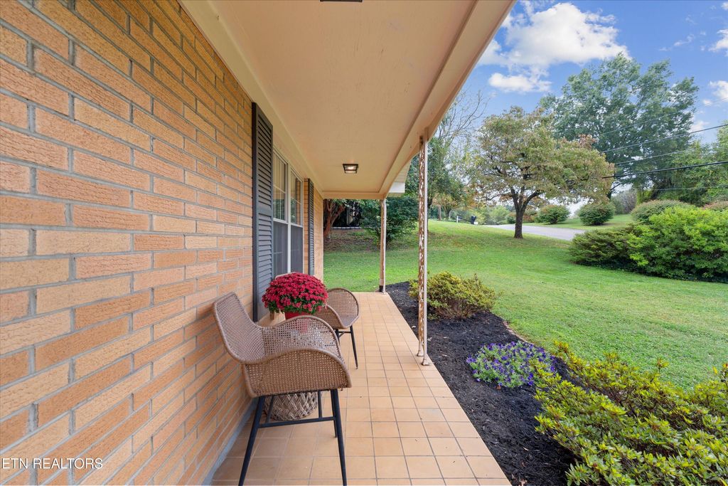 Photo of 412 Kendall Rd, Knoxville, TN 37919 (MLS # 1317664)