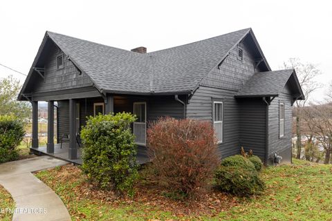 Photo of 136 Riverview St, Newport, TN 37821 (MLS # 1323961)