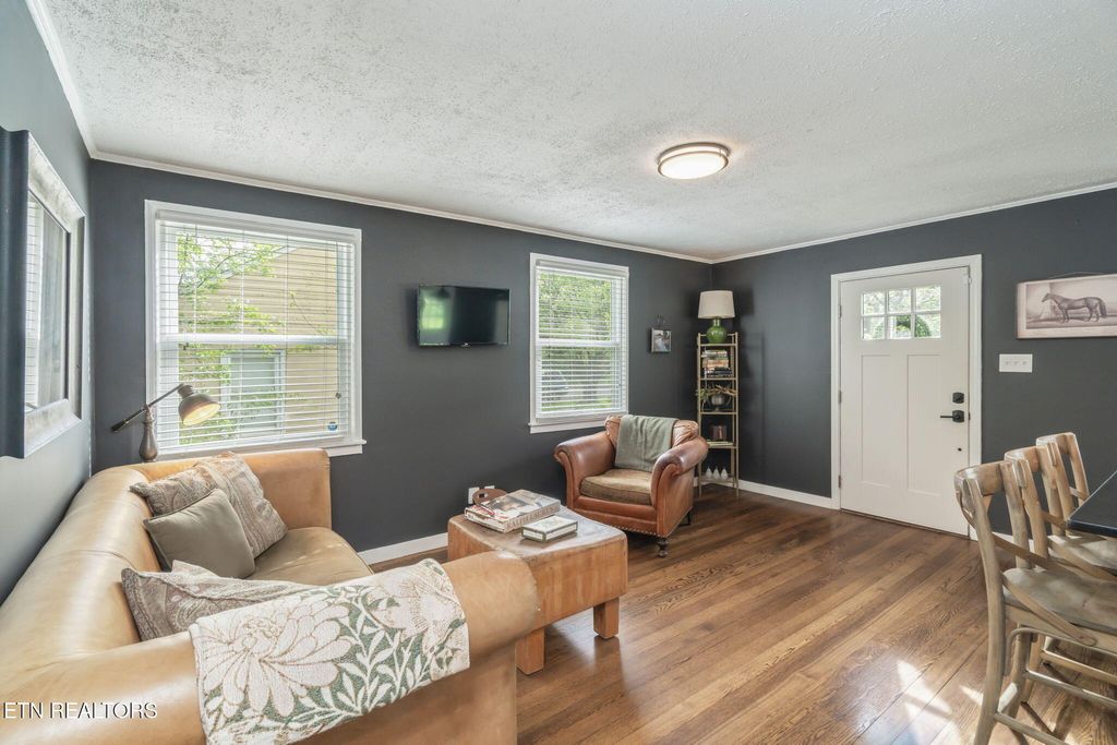 Photo of 3953 Greenleaf Ave, Knoxville, TN 37919 (MLS # 1321331)