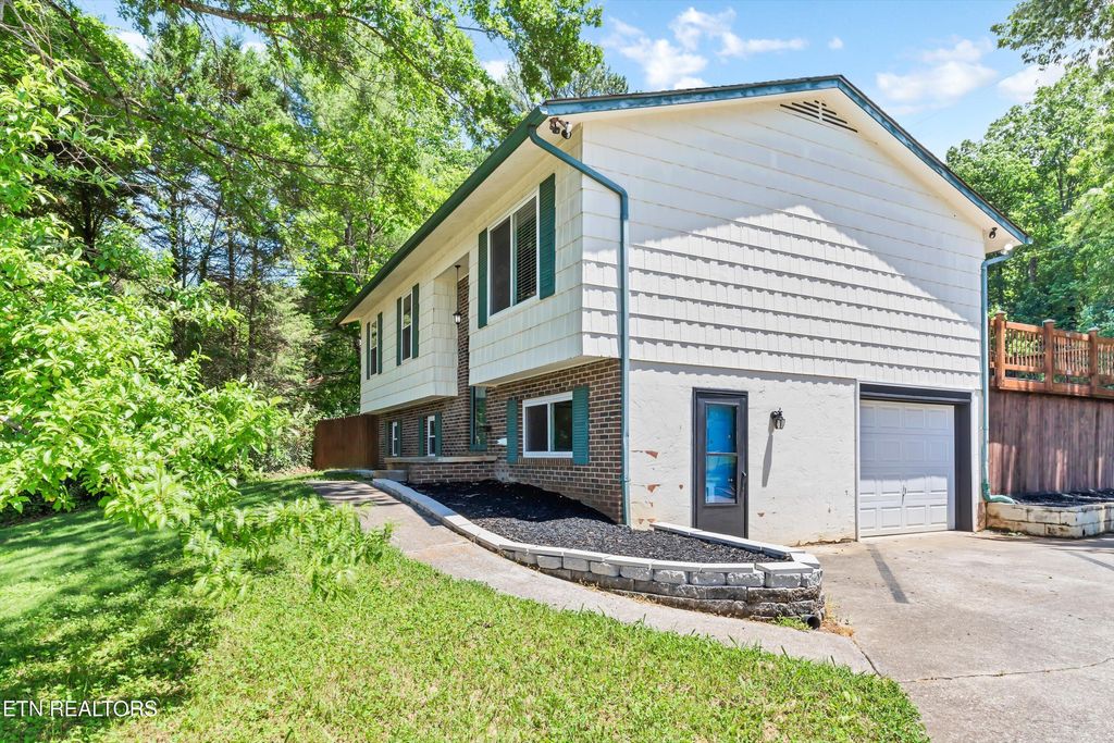 Photo of 1538 Johnathan Drive, Louisville, TN 37777 (MLS # 1302053)