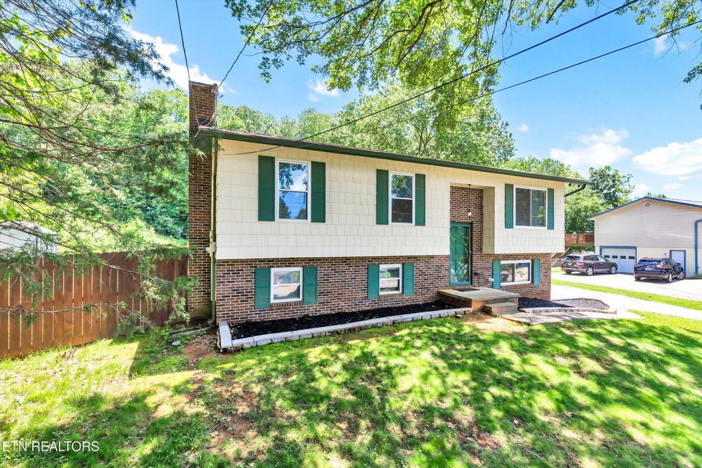 Photo of 1538 Johnathan Drive, Louisville, TN 37777 (MLS # 1302053)