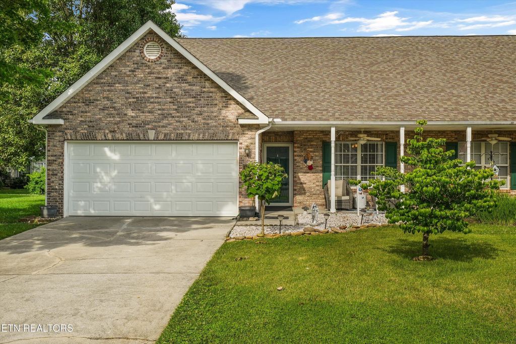 Photo of 1676 Emerald Pointe Lane, Knoxville, TN 37918 (MLS # 1342838)