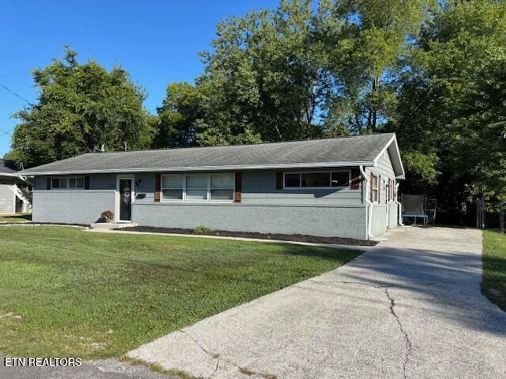 Photo of 212 Byron Lane, Oak Ridge, TN 37830 (MLS # 1313890)