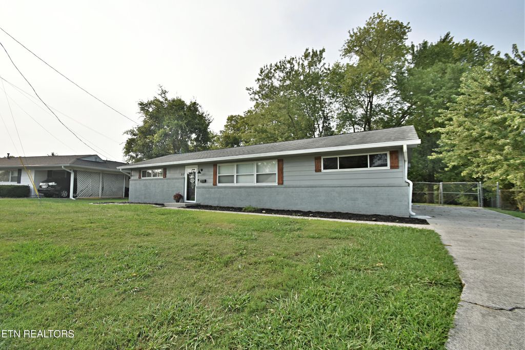 Photo of 212 Byron Lane, Oak Ridge, TN 37830 (MLS # 1313890)