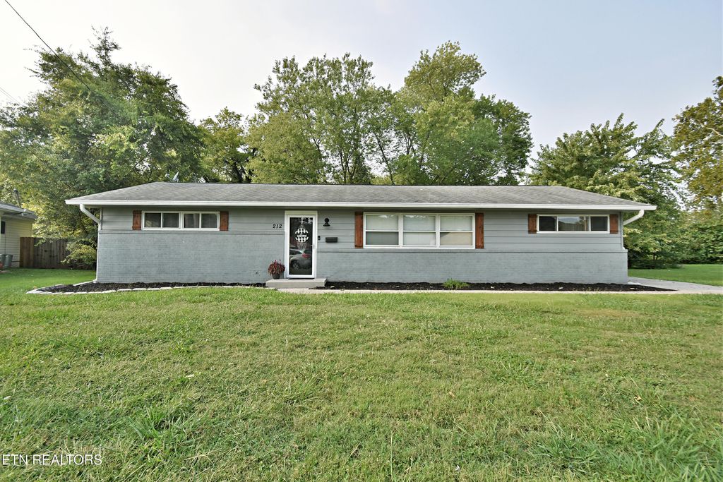 Photo of 212 Byron Lane, Oak Ridge, TN 37830 (MLS # 1313890)