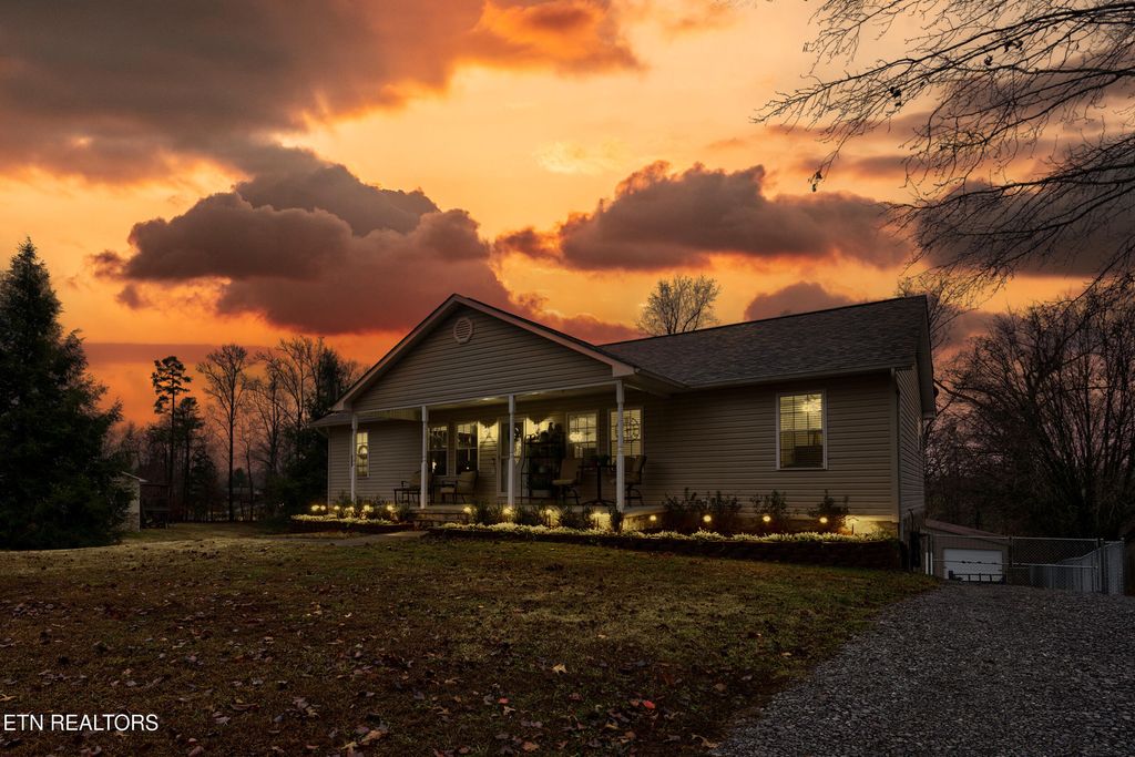 Photo of 1479 Green Acres Drive, Newport, TN 37821 (MLS # 1324235)