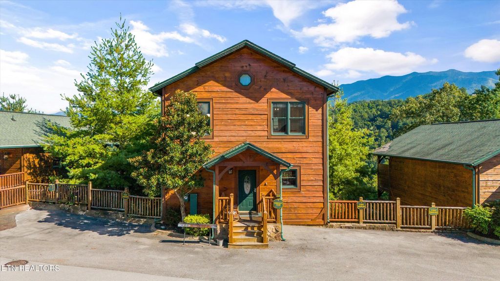 Photo of 648 Park Vista Way, Gatlinburg, TN 37738 (MLS # 1311584)