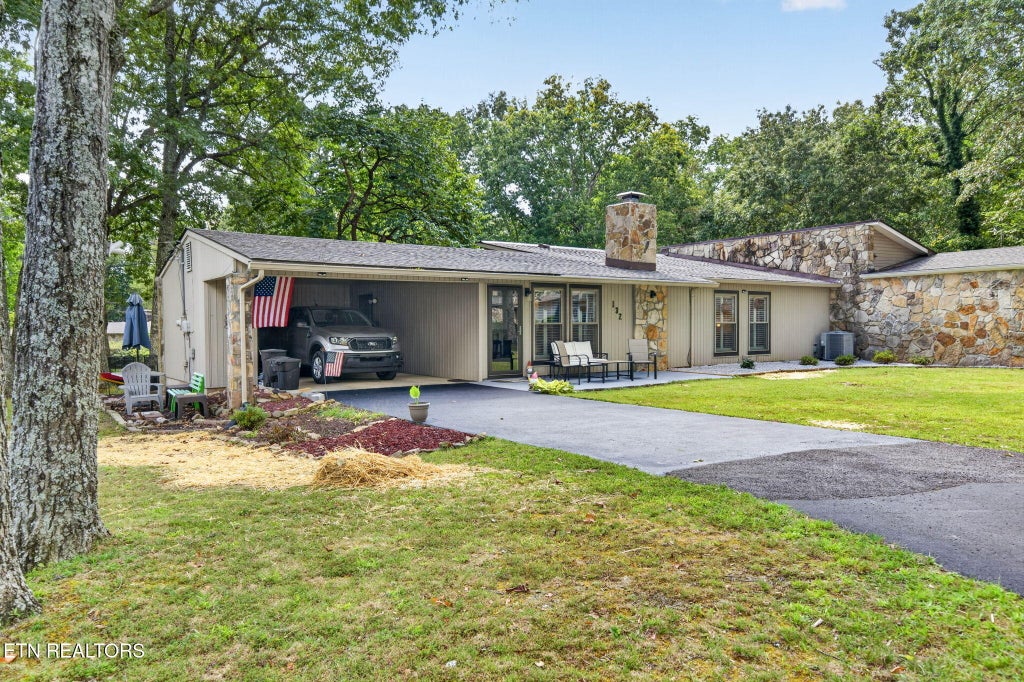 Photo of 132 Dovenshire Drive, Crossville, TN 38558 (MLS # 1356092)