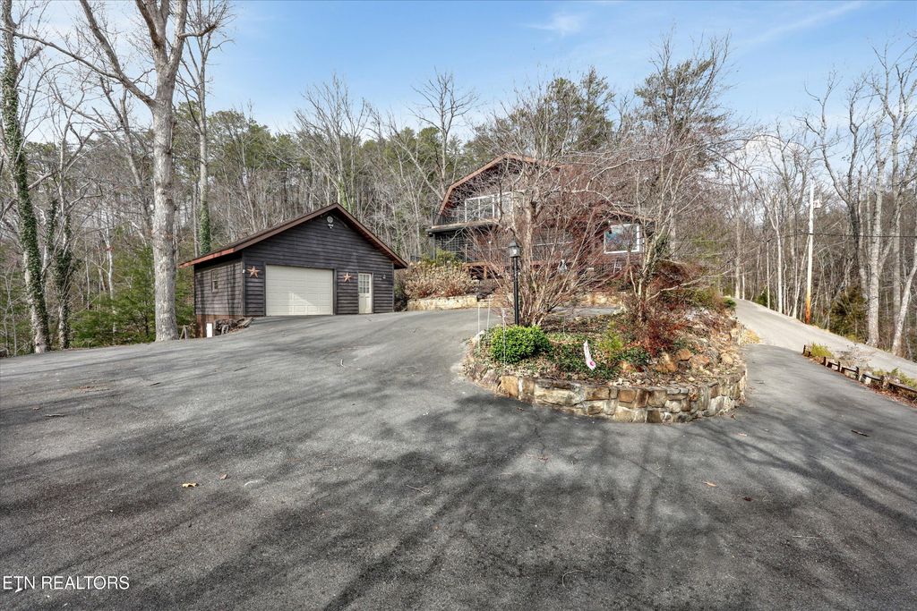 Photo of 326 Overview Drive Drive, Gatlinburg, TN 37738 (MLS # 1326919)
