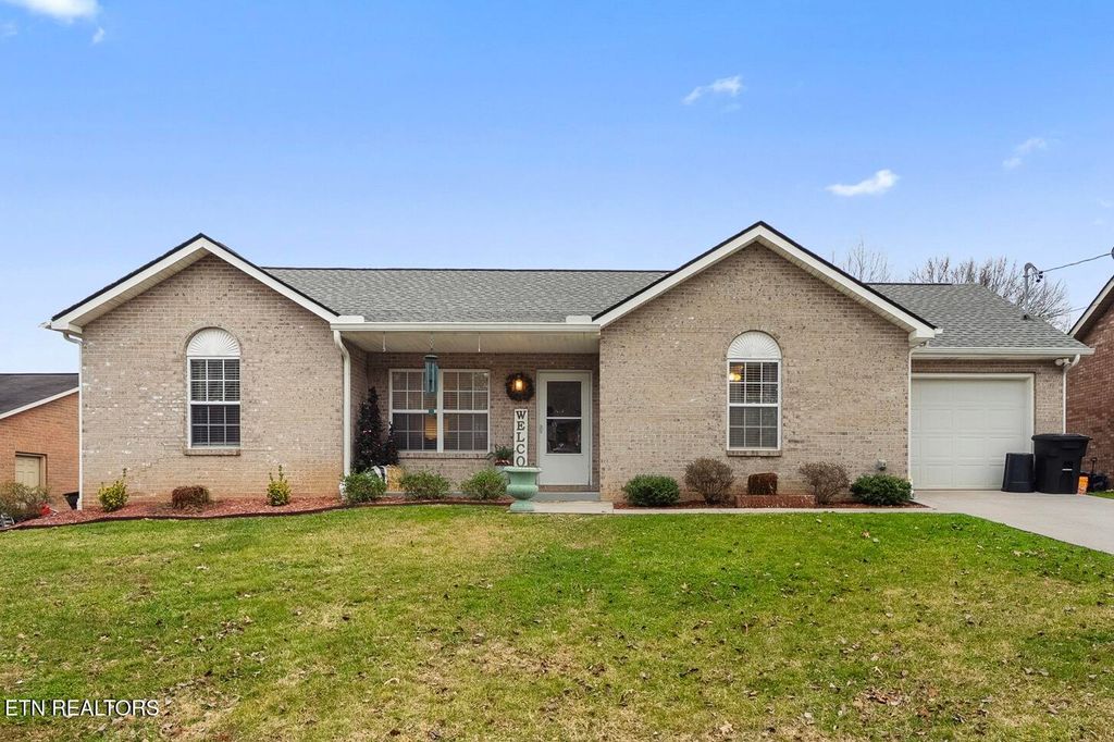 Photo of 7124 Calgary Drive, Corryton, TN 37721 (MLS # 1326027)