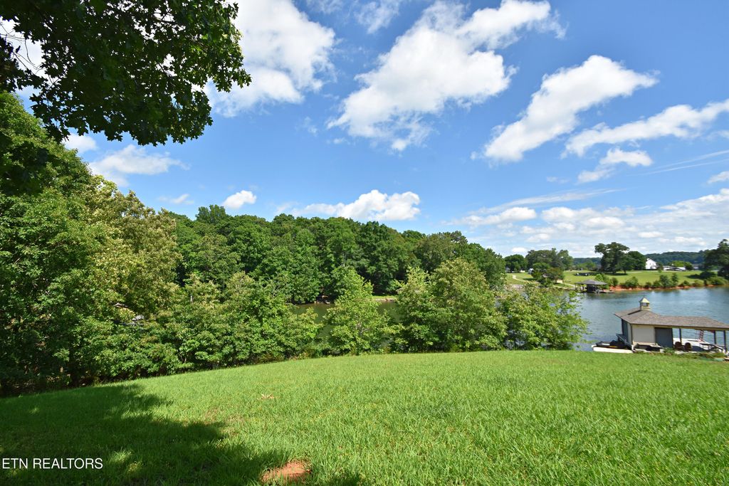 Photo of 355 Conkinnon Drive, Lenoir City, TN 37772 (MLS # 1301702)