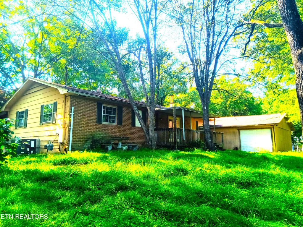 Photo of 117 Pine Ridge Rd, Heiskell, TN 37754 (MLS # 1272422)