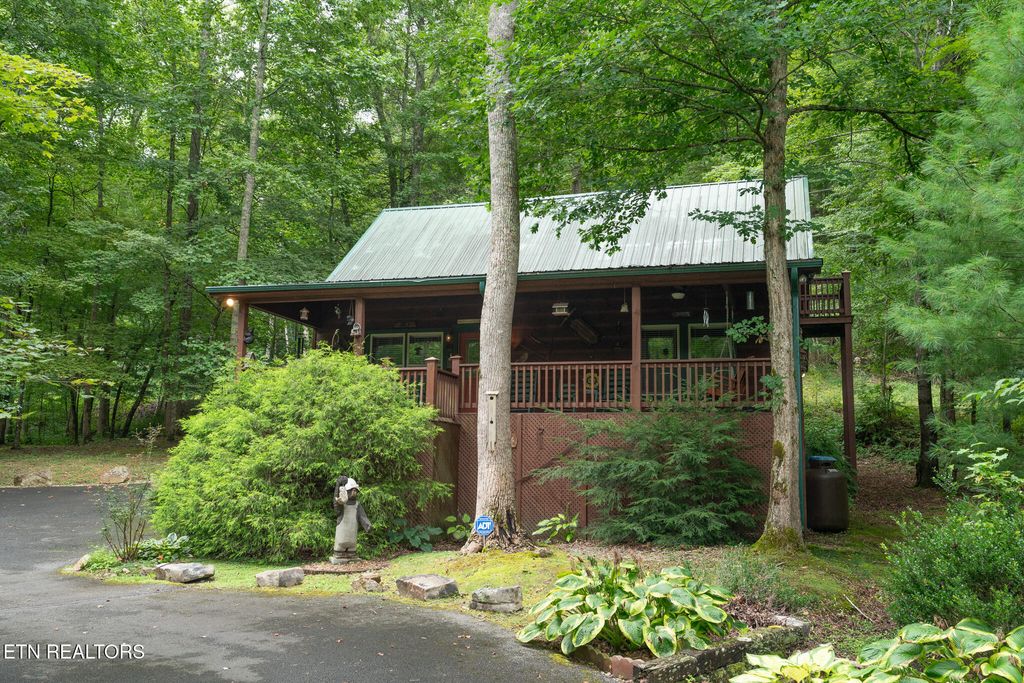 Photo of 3905 Fern Brook Way Way, Sevierville, TN 37862 (MLS # 1312143)