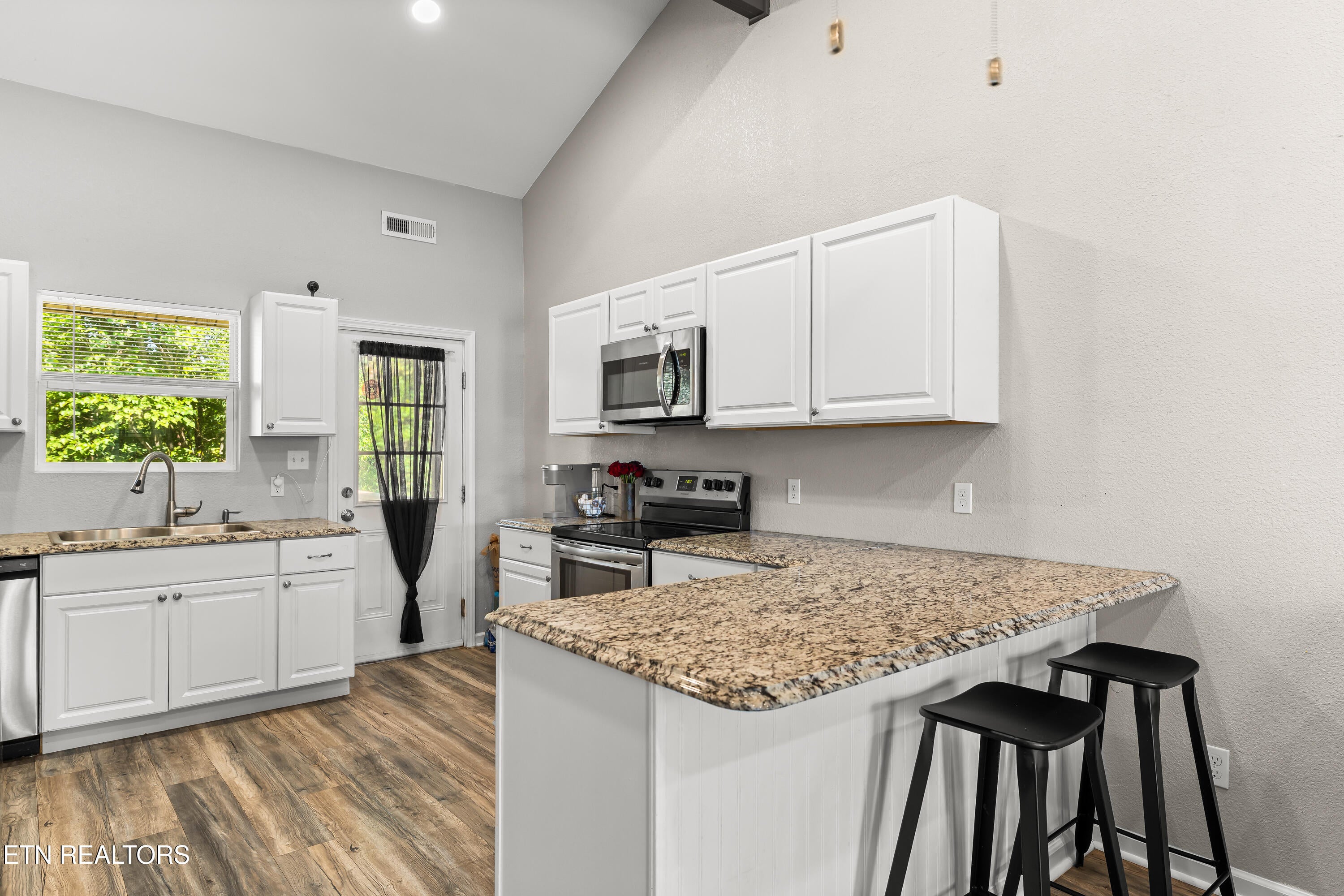 523 E Lincoln Rd