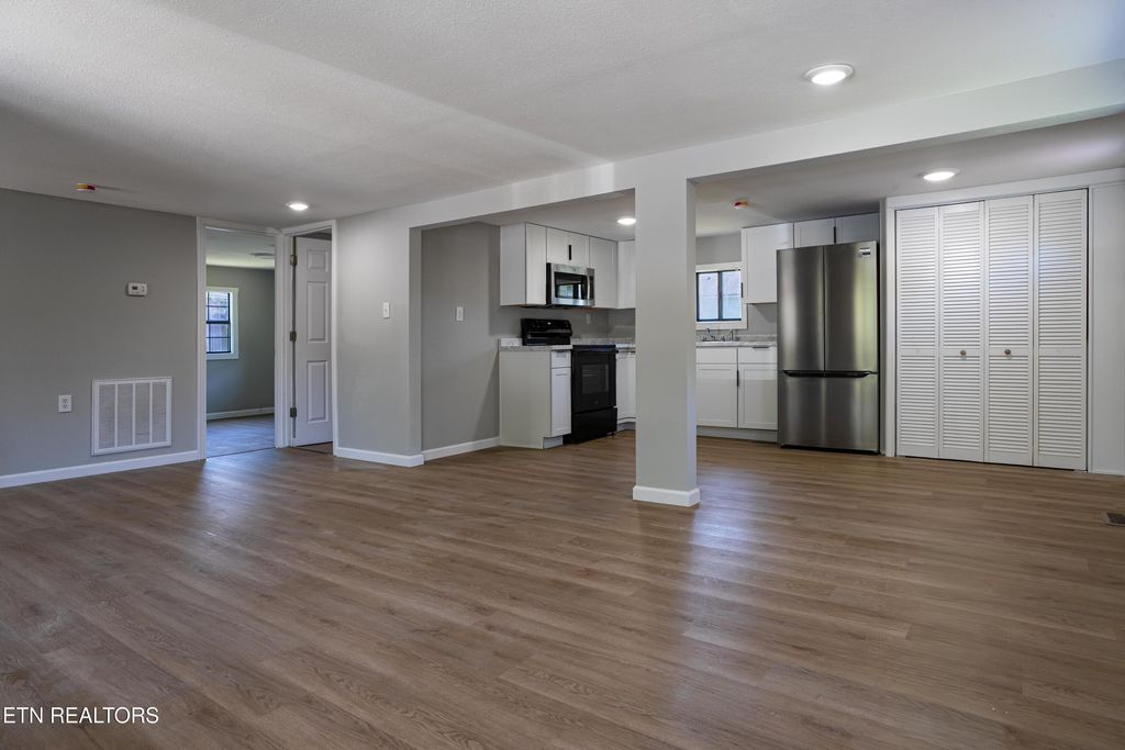 Photo of 133 Wellington Cir, Oak Ridge, TN 37830 (MLS # 1343525)
