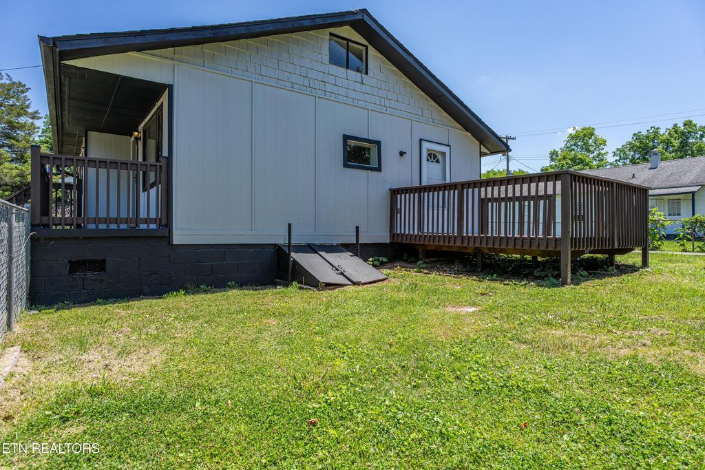 Photo of 133 Wellington Cir, Oak Ridge, TN 37830 (MLS # 1343525)