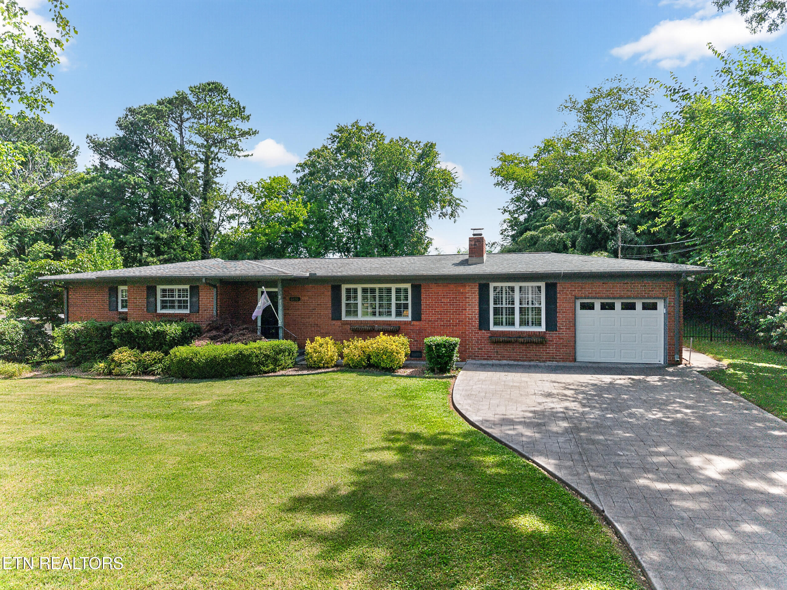 6810 Dorchester-1