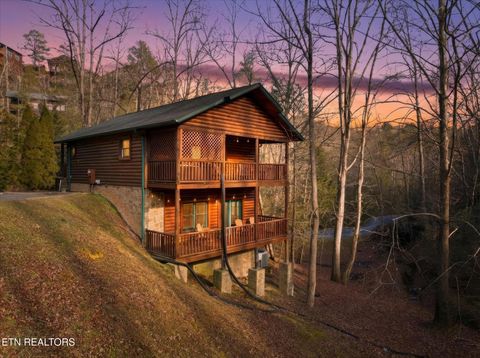 Photo of 625 Gatlinburg Falls Way, Gatlinburg, TN 37738 (MLS # 1327593)