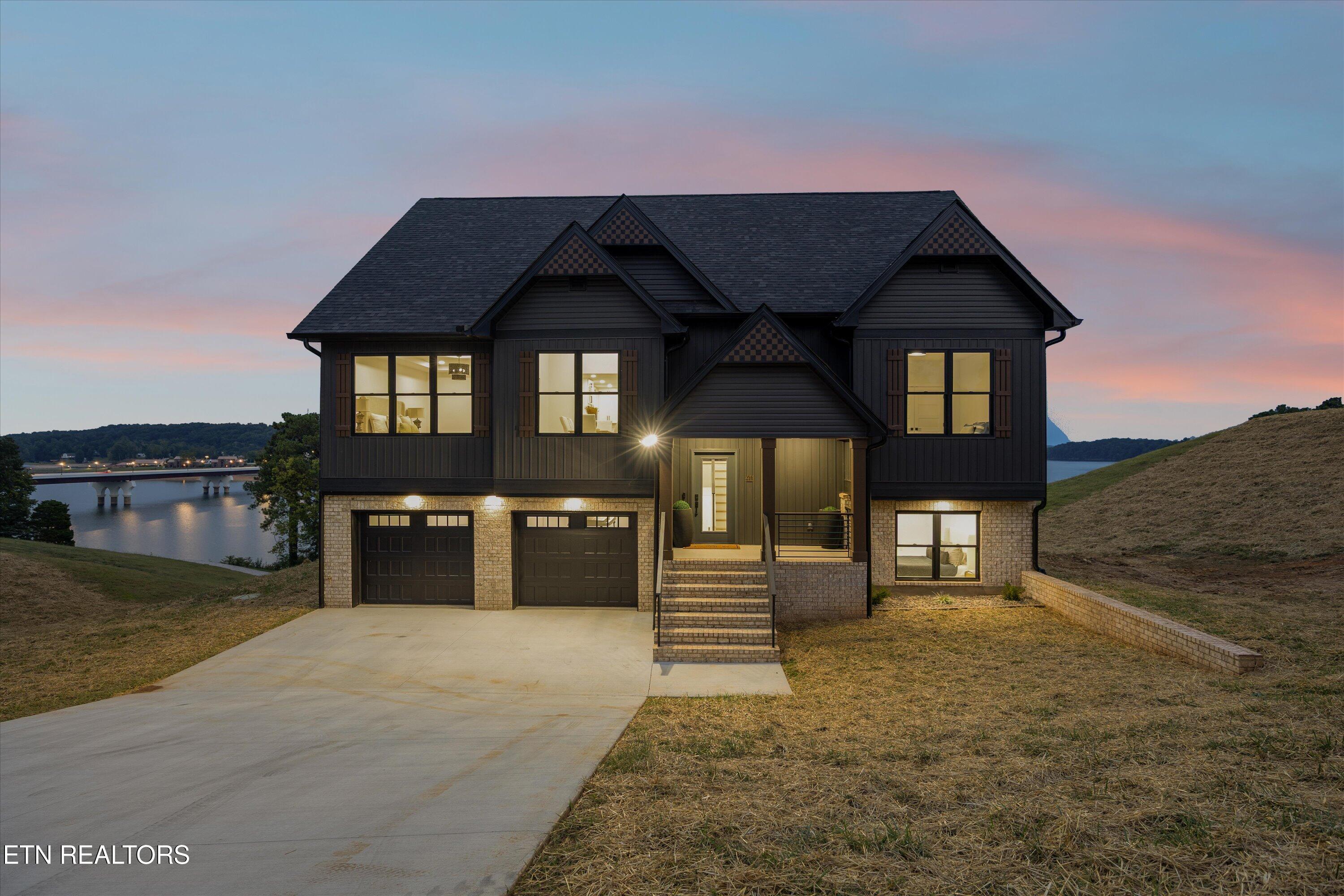 411 Hampton Way