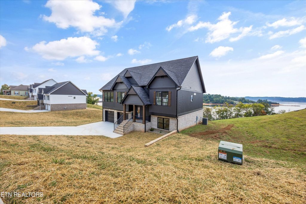 Photo of 411 Hampton Way, Dandridge, TN 37725 (MLS # 1316043)