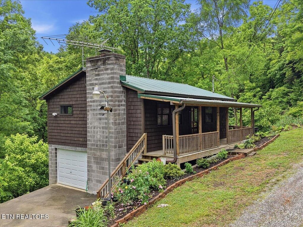 Photo of 1670 Slover Springs Rd, Dandridge, TN 37725 (MLS # 1340036)
