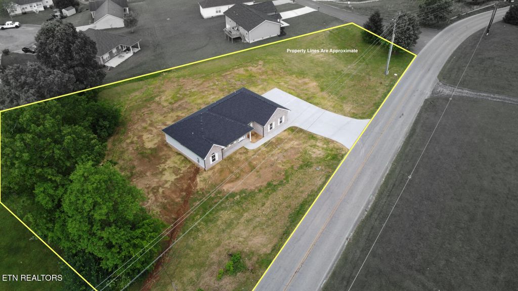 Photo of 140 Oak Grove Rd, Madisonville, TN 37354 (MLS # 1298362)