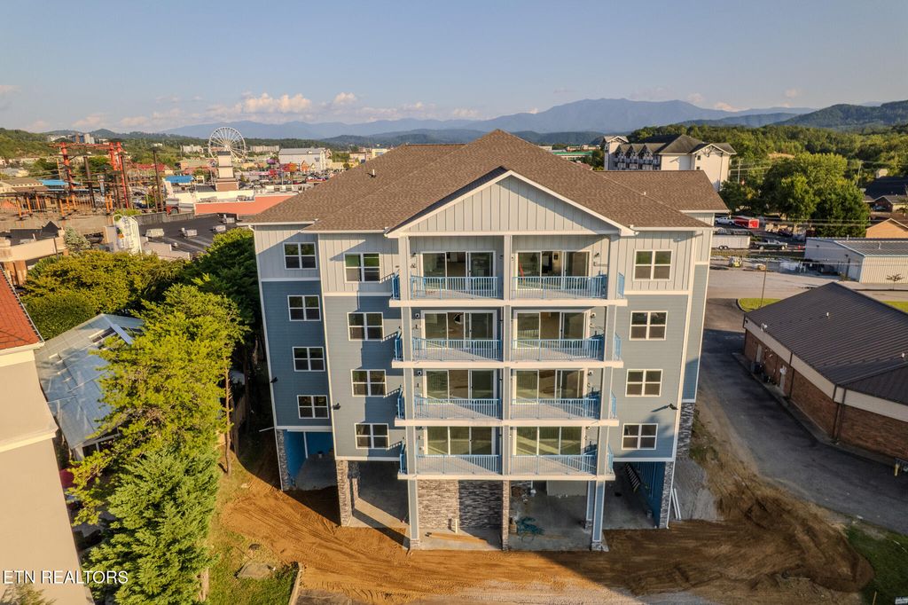 Photo of 129 Sugarfoot Way, Pigeon Forge, TN 37863 (MLS # 1316107)