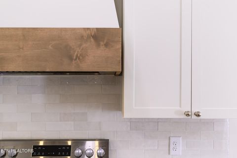 Tiny photo for 107 Alpine Drive, Clinton, TN 37716 (MLS # 1332692)