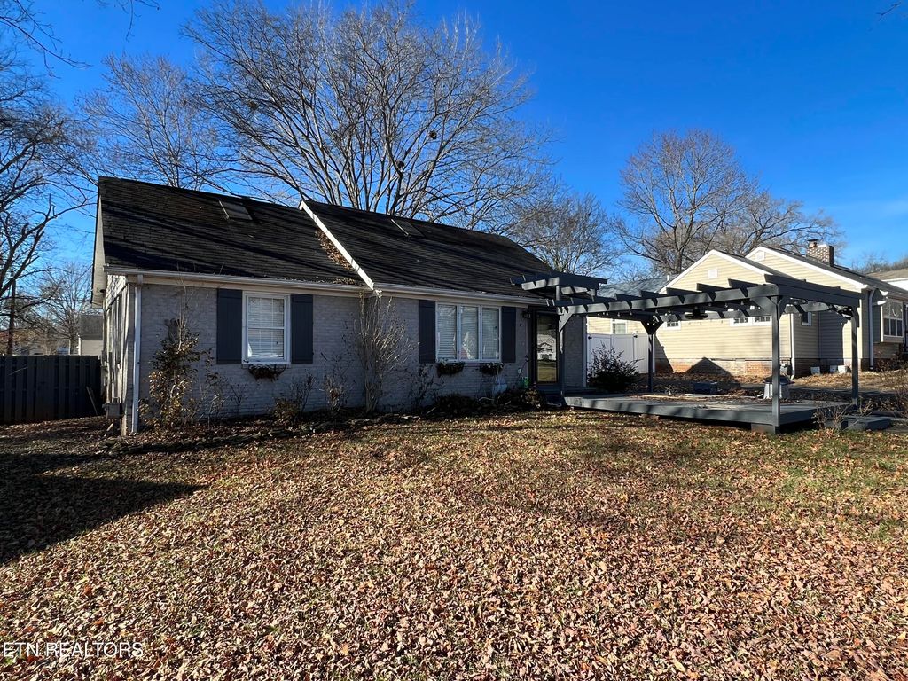 Photo of 205 Rose Avenue Ave, Alcoa, TN 37701 (MLS # 1248215)