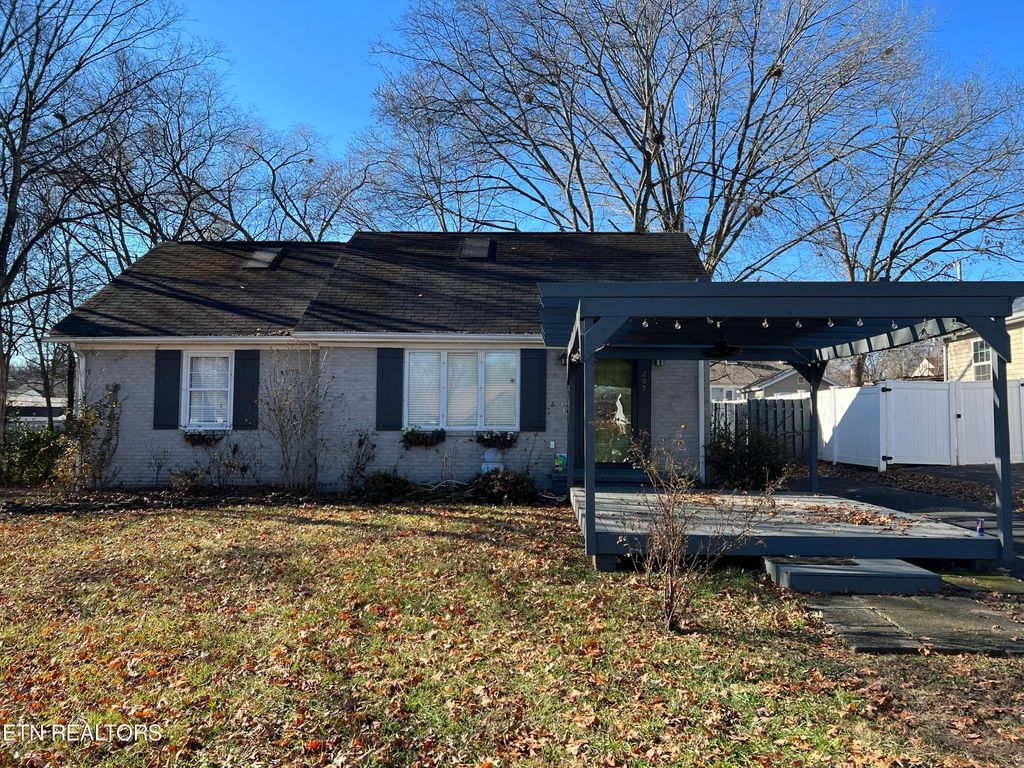 Photo of 205 Rose Avenue Ave, Alcoa, TN 37701 (MLS # 1248215)