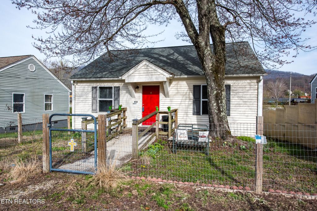 Photo of 433 S Kingston Ave, Rockwood, TN 37854 (MLS # 1305756)