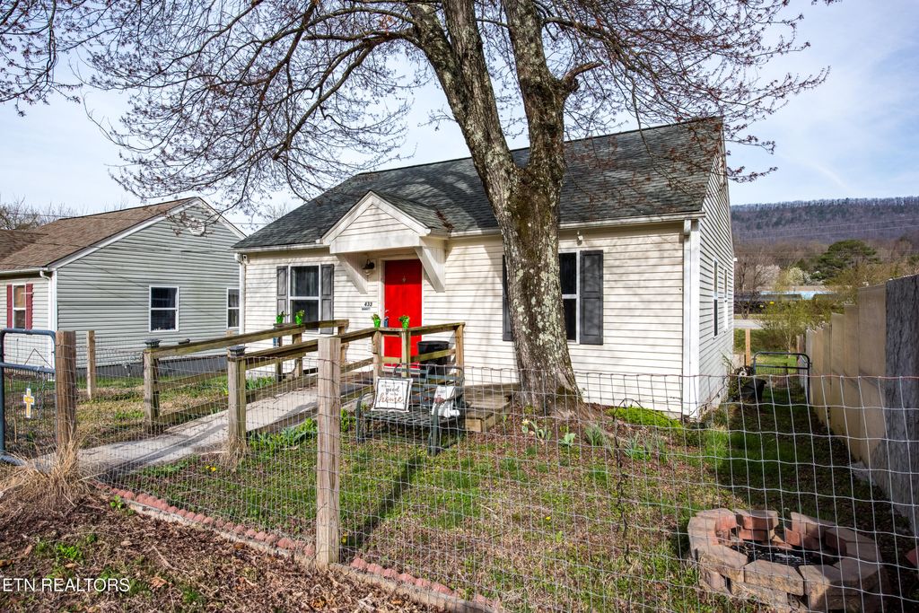 Photo of 433 S Kingston Ave, Rockwood, TN 37854 (MLS # 1305756)