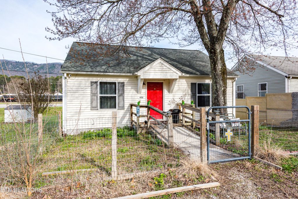 Photo of 433 S Kingston Ave, Rockwood, TN 37854 (MLS # 1305756)