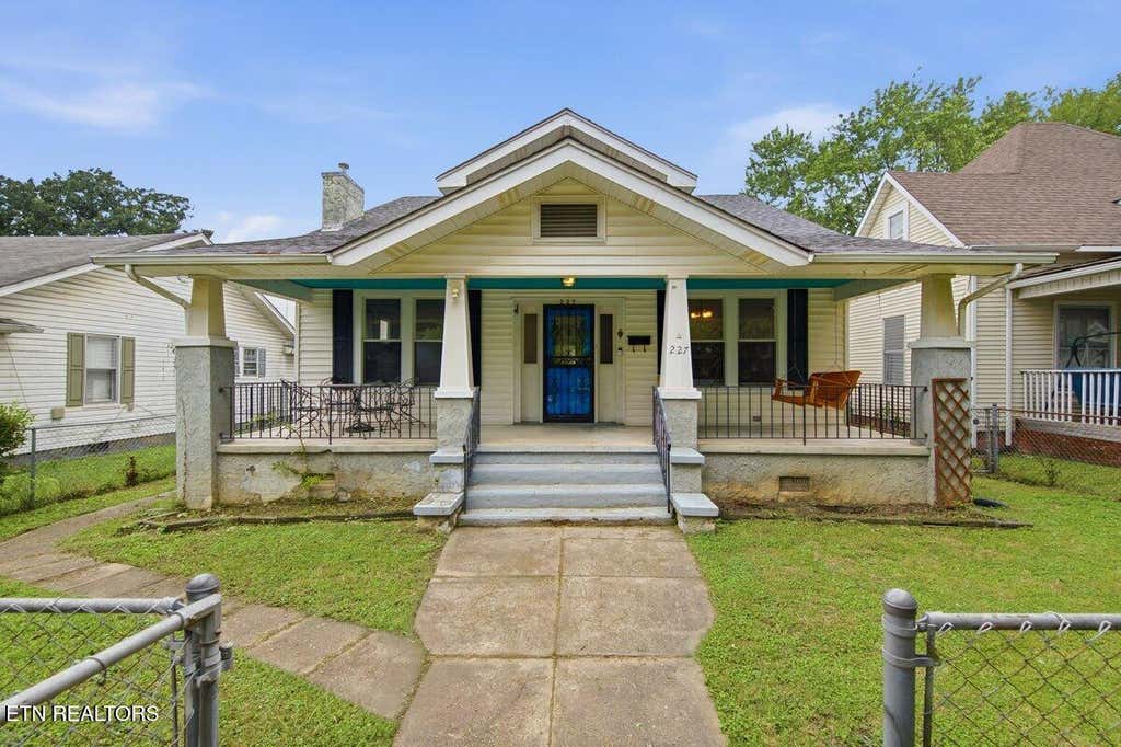 Photo of 227 E Burwell Ave, Knoxville, TN 37917 (MLS # 1349511)