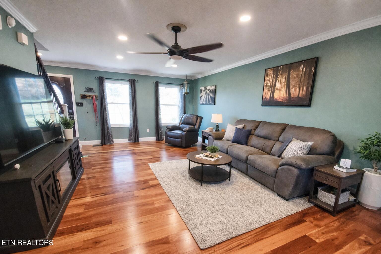 408 E Mountain View Rd