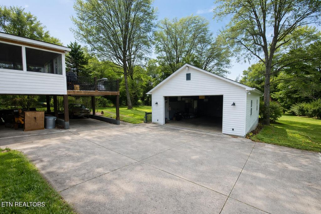 Photo of 408 E Mountain View Rd, Corryton, TN 37721 (MLS # 1326156)
