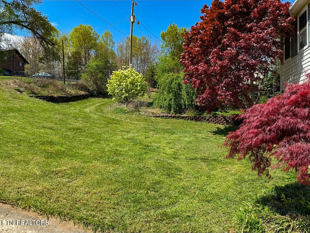 408 E Mountain View Rd