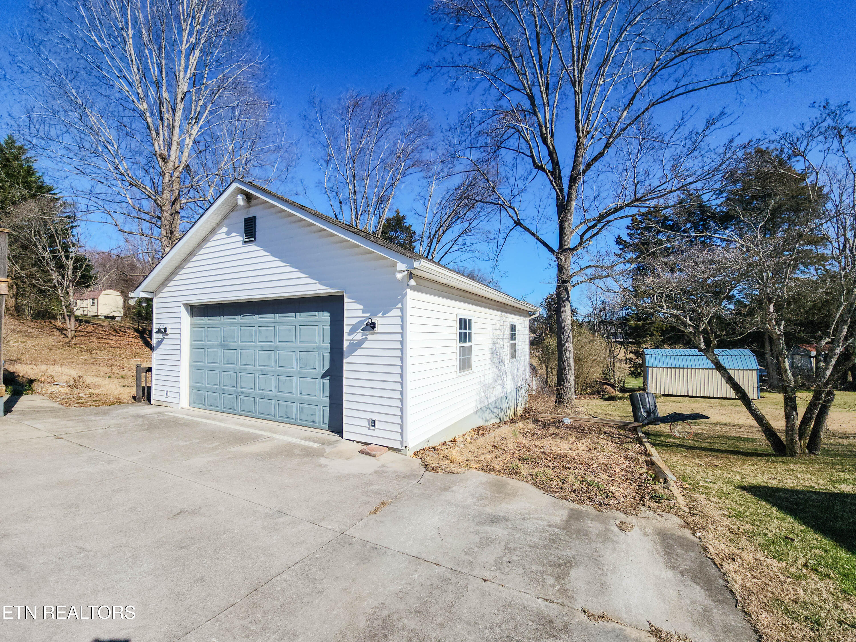 408 E Mountain View Rd