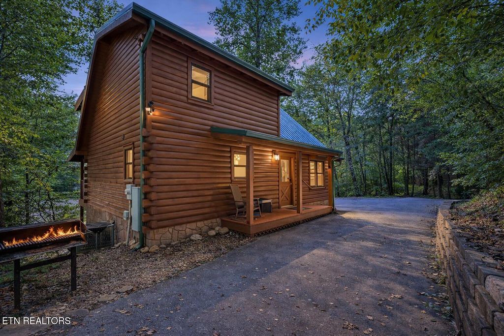 Photo of 635 Black Bear Falls Way, Gatlinburg, TN 37738 (MLS # 1332104)