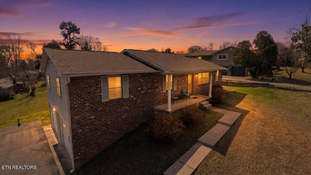 Photo of 9504 Bob Gray Rd, Knoxville, TN 37923 (MLS # 1332365)