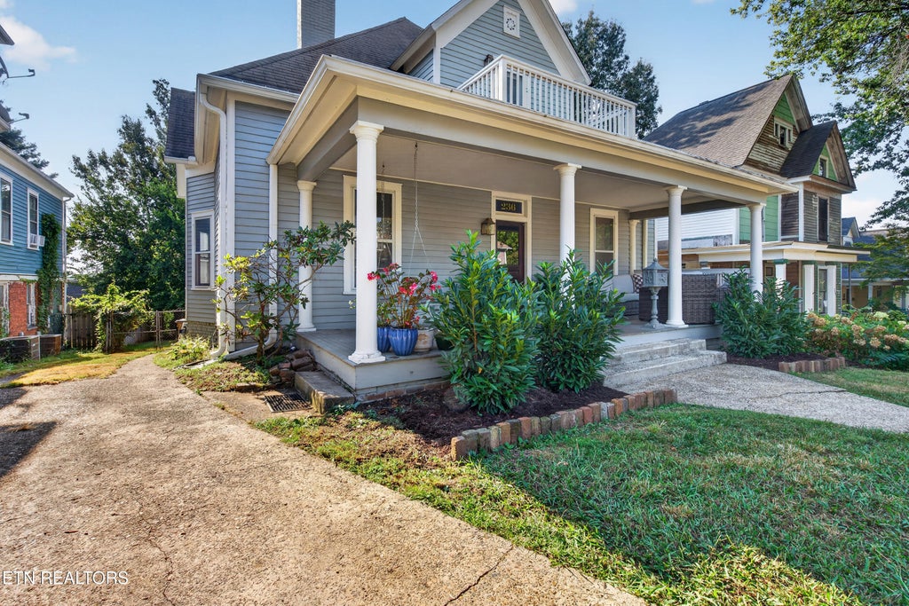 Photo of 236 E Scott Ave, Knoxville, TN 37917 (MLS # 1356038)