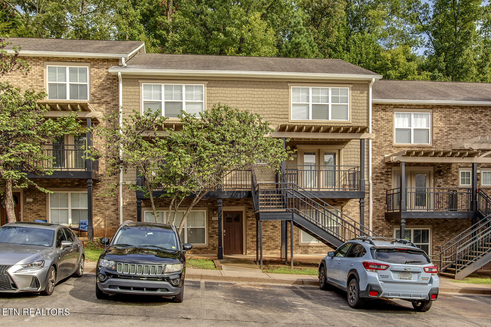 01_CherokeeWoodsWay_3914_104_Front