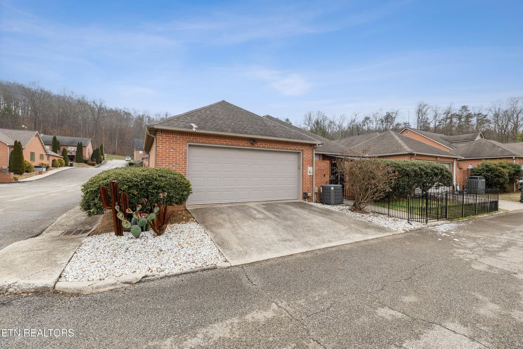 Photo of 1125 Fairgrounds Court, Kingston, TN 37763 (MLS # 1328358)